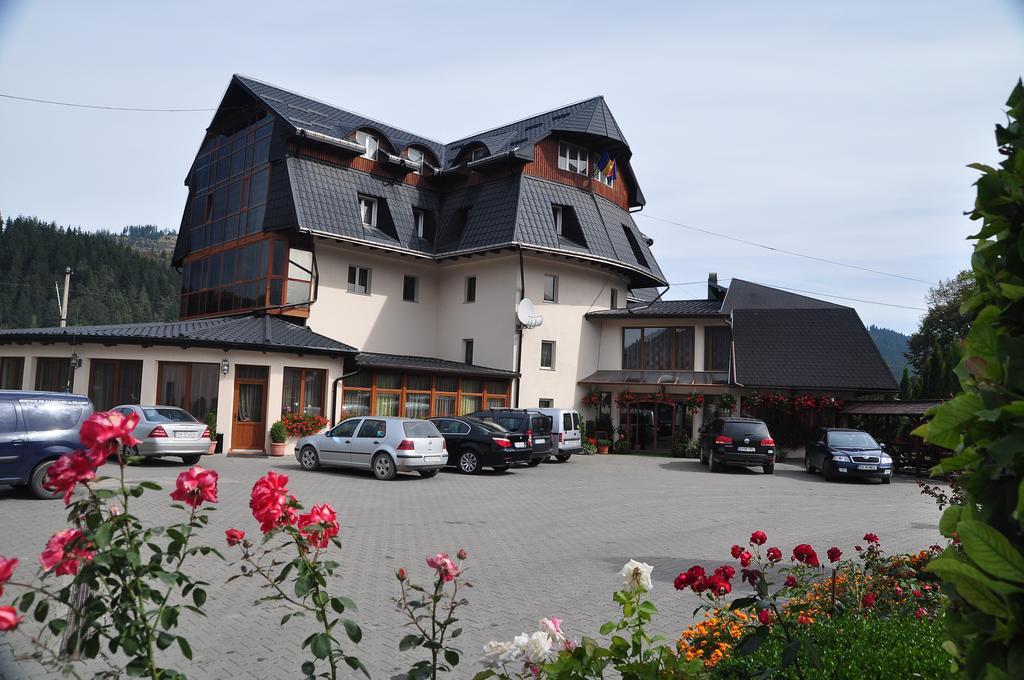 Hotel Cosmos Campulung Moldovenesc Bagian luar foto