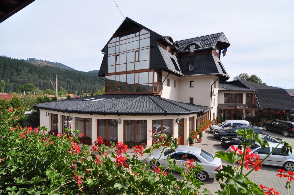 Hotel Cosmos Campulung Moldovenesc Bagian luar foto