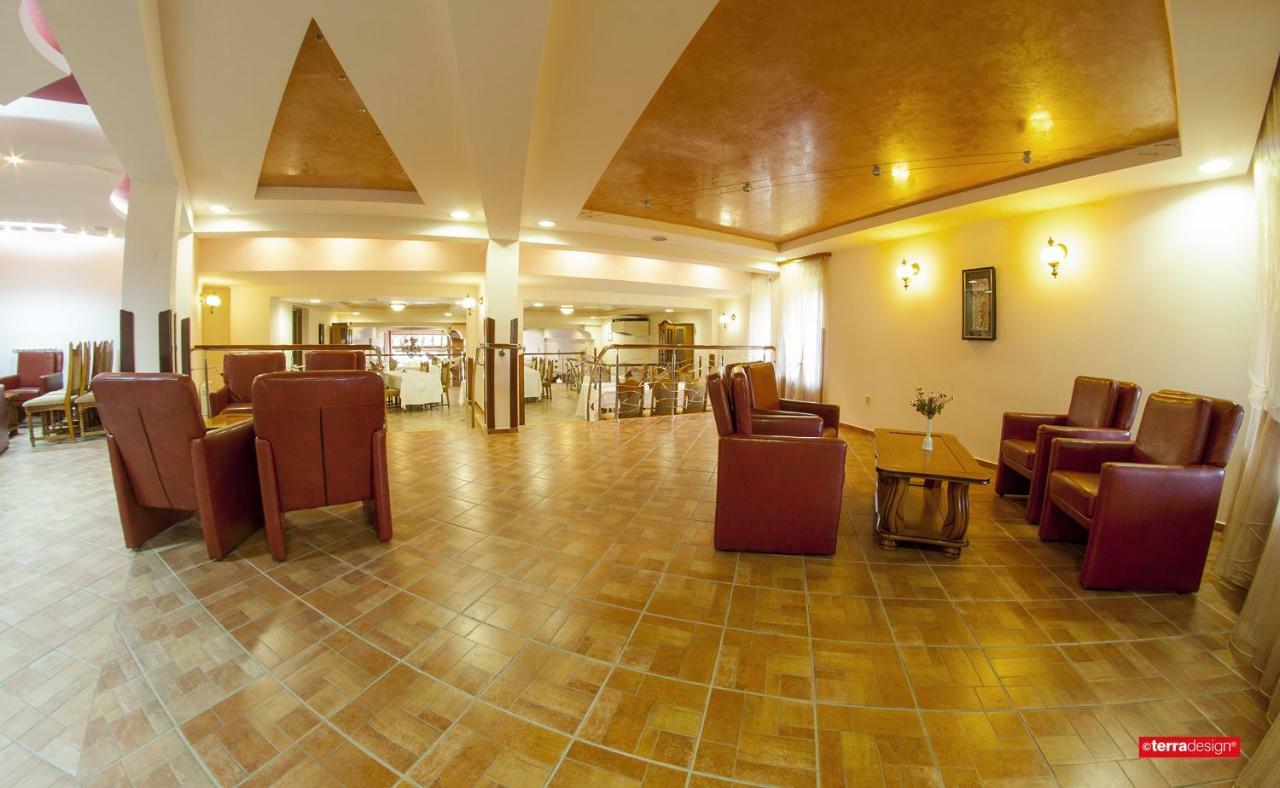 Hotel Cosmos Campulung Moldovenesc Bagian luar foto