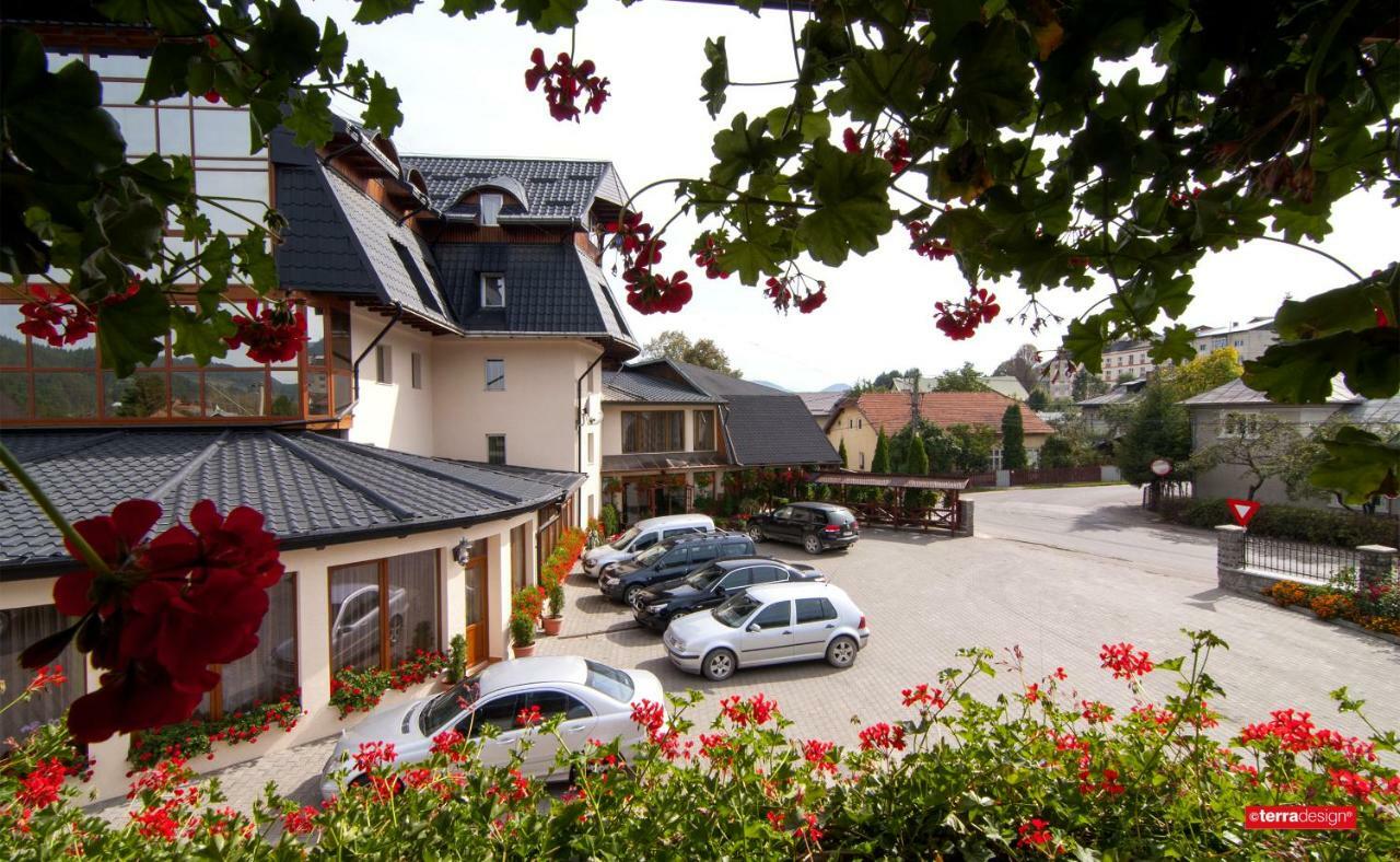 Hotel Cosmos Campulung Moldovenesc Bagian luar foto
