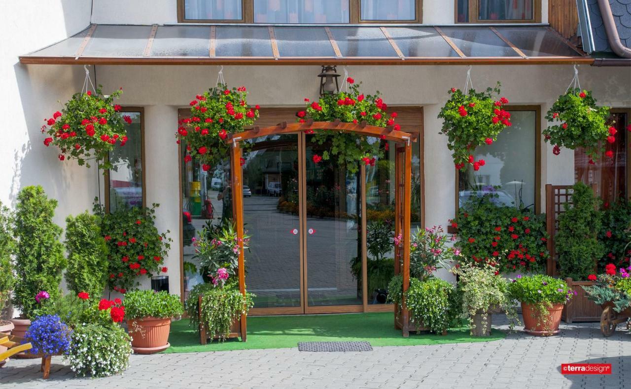 Hotel Cosmos Campulung Moldovenesc Bagian luar foto