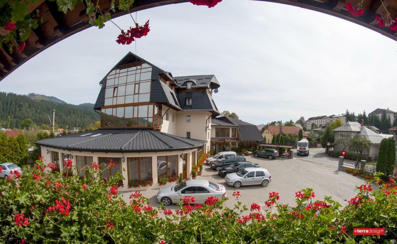 Hotel Cosmos Campulung Moldovenesc Bagian luar foto