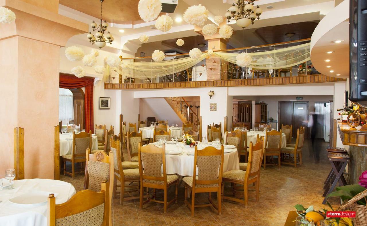 Hotel Cosmos Campulung Moldovenesc Bagian luar foto