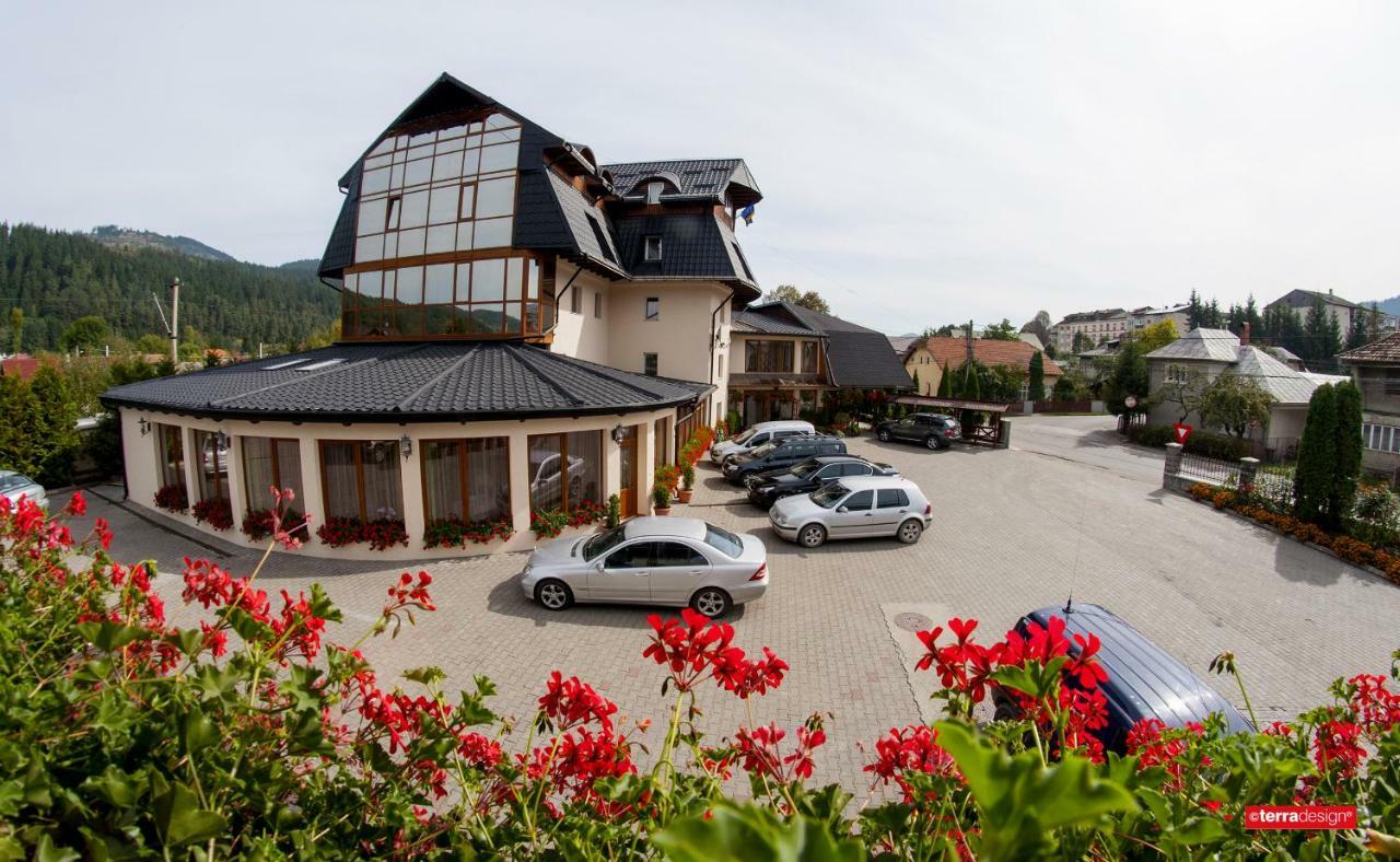 Hotel Cosmos Campulung Moldovenesc Bagian luar foto