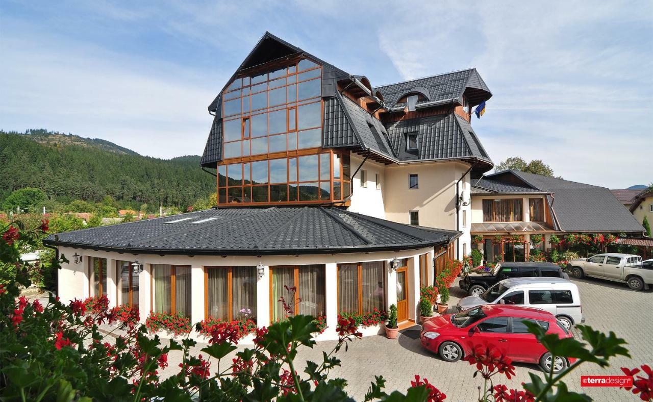 Hotel Cosmos Campulung Moldovenesc Bagian luar foto