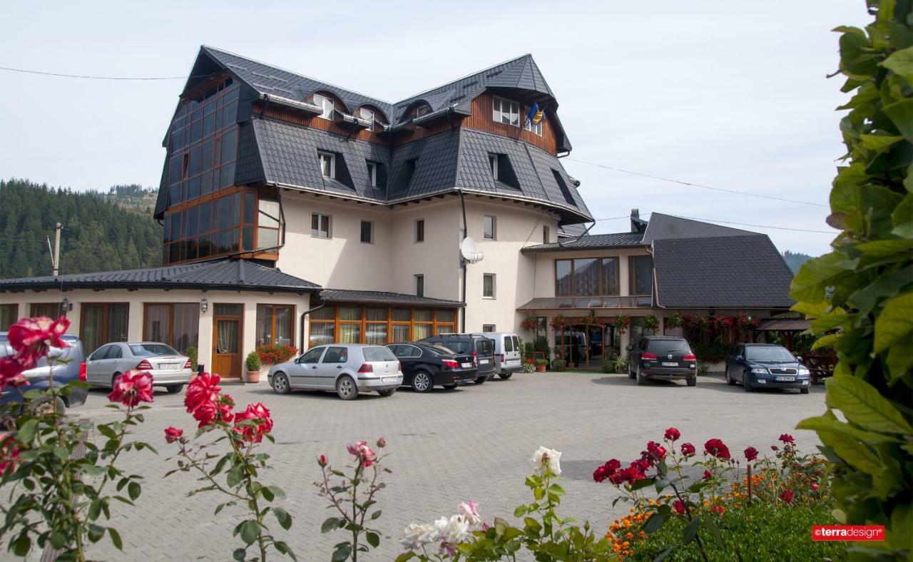 Hotel Cosmos Campulung Moldovenesc Bagian luar foto