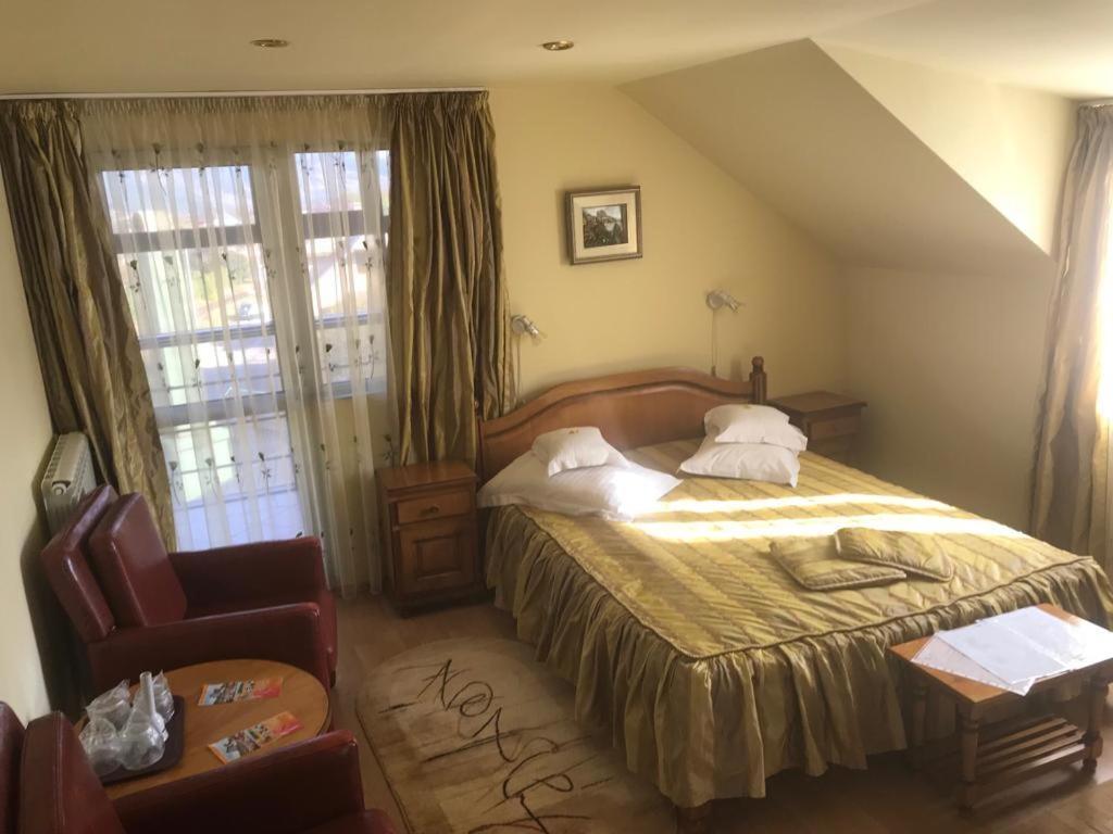 Hotel Cosmos Campulung Moldovenesc Bagian luar foto