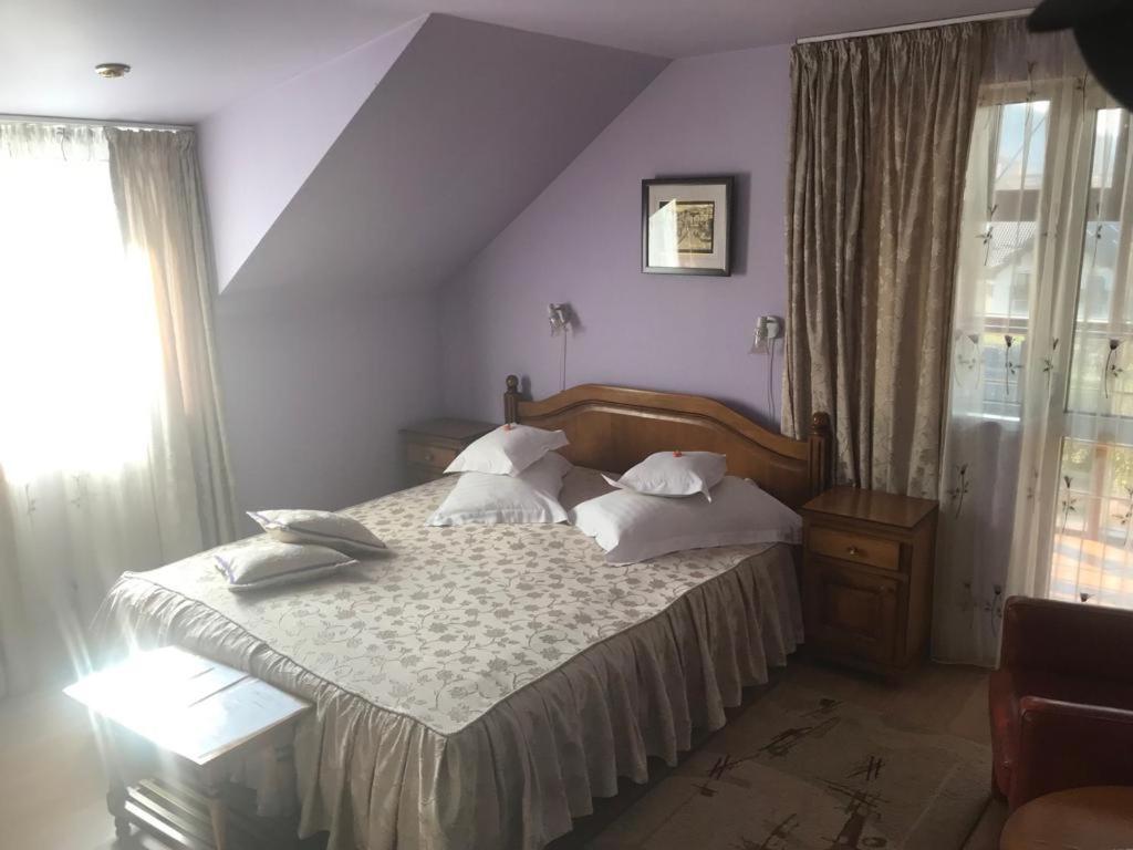 Hotel Cosmos Campulung Moldovenesc Bagian luar foto