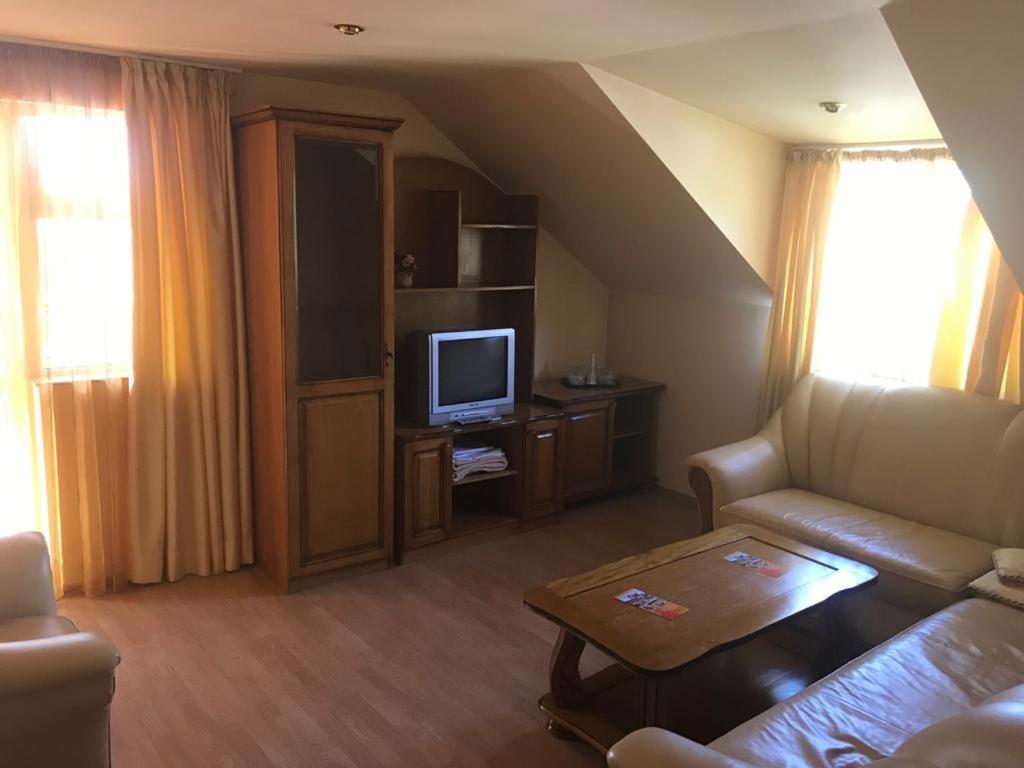 Hotel Cosmos Campulung Moldovenesc Bagian luar foto