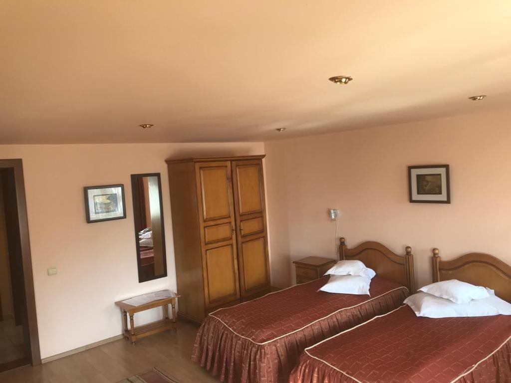 Hotel Cosmos Campulung Moldovenesc Bagian luar foto